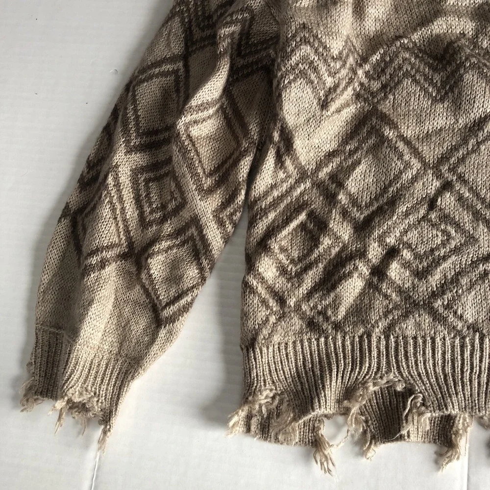 Daytrip Brown Distressed V-Neck Pullover Sweater Sz M A3371